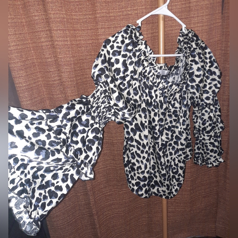 🐆Preloved Leopard Print Off-Shoulder Blouse